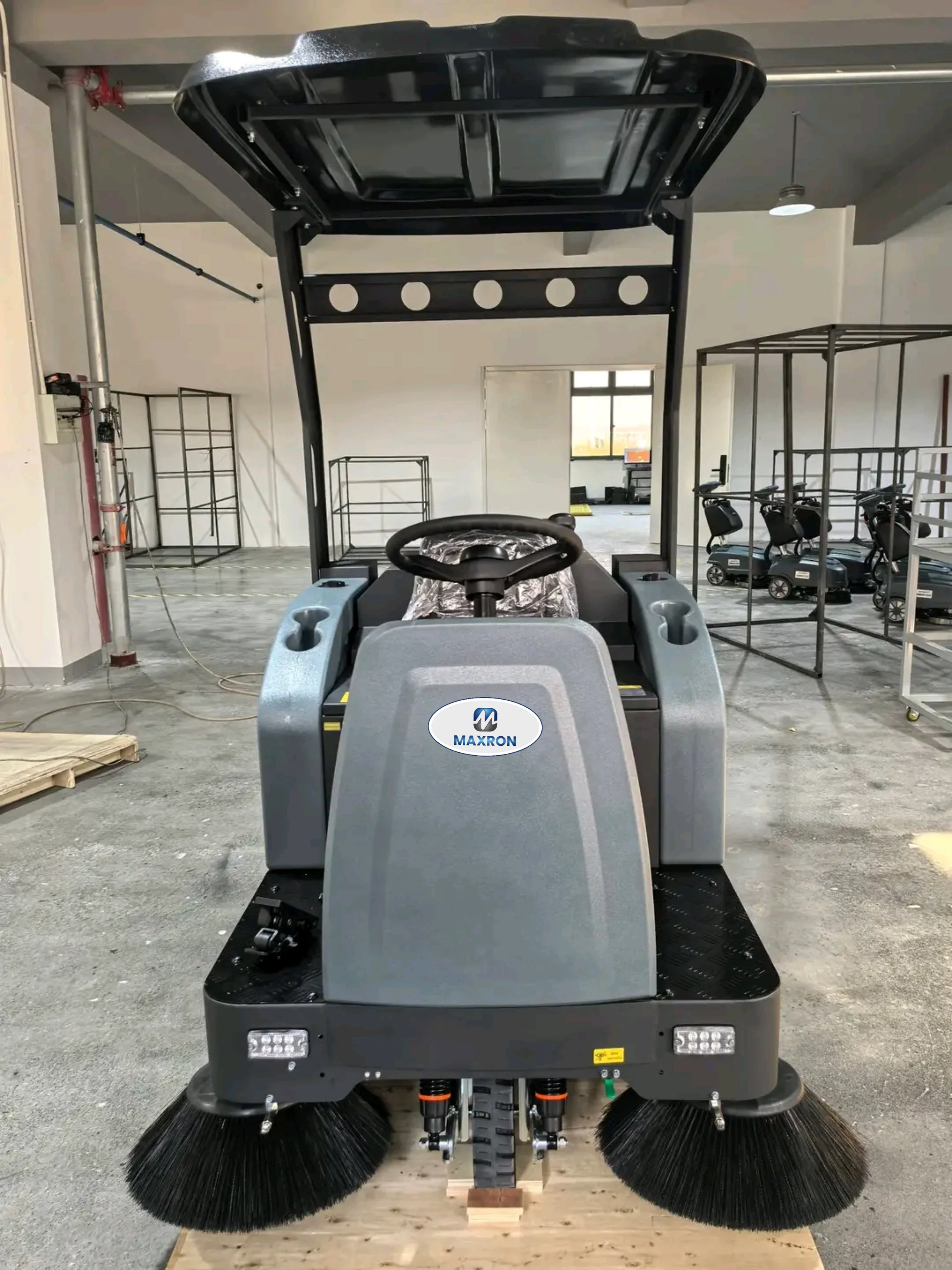 MSW-1100 Ride-On Floor Sweeper photo 2