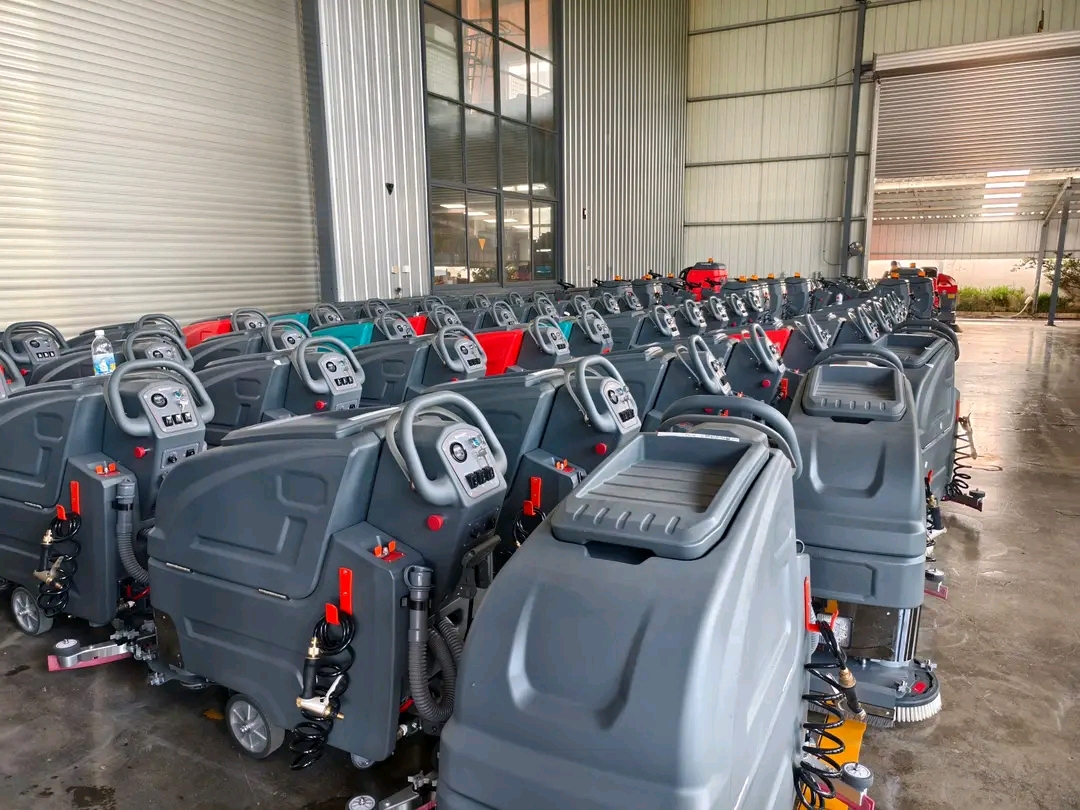 MX-65B Walk-Behind Scrubber Drier photo 2